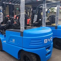 無錫比亞迪電動叉車開門紅